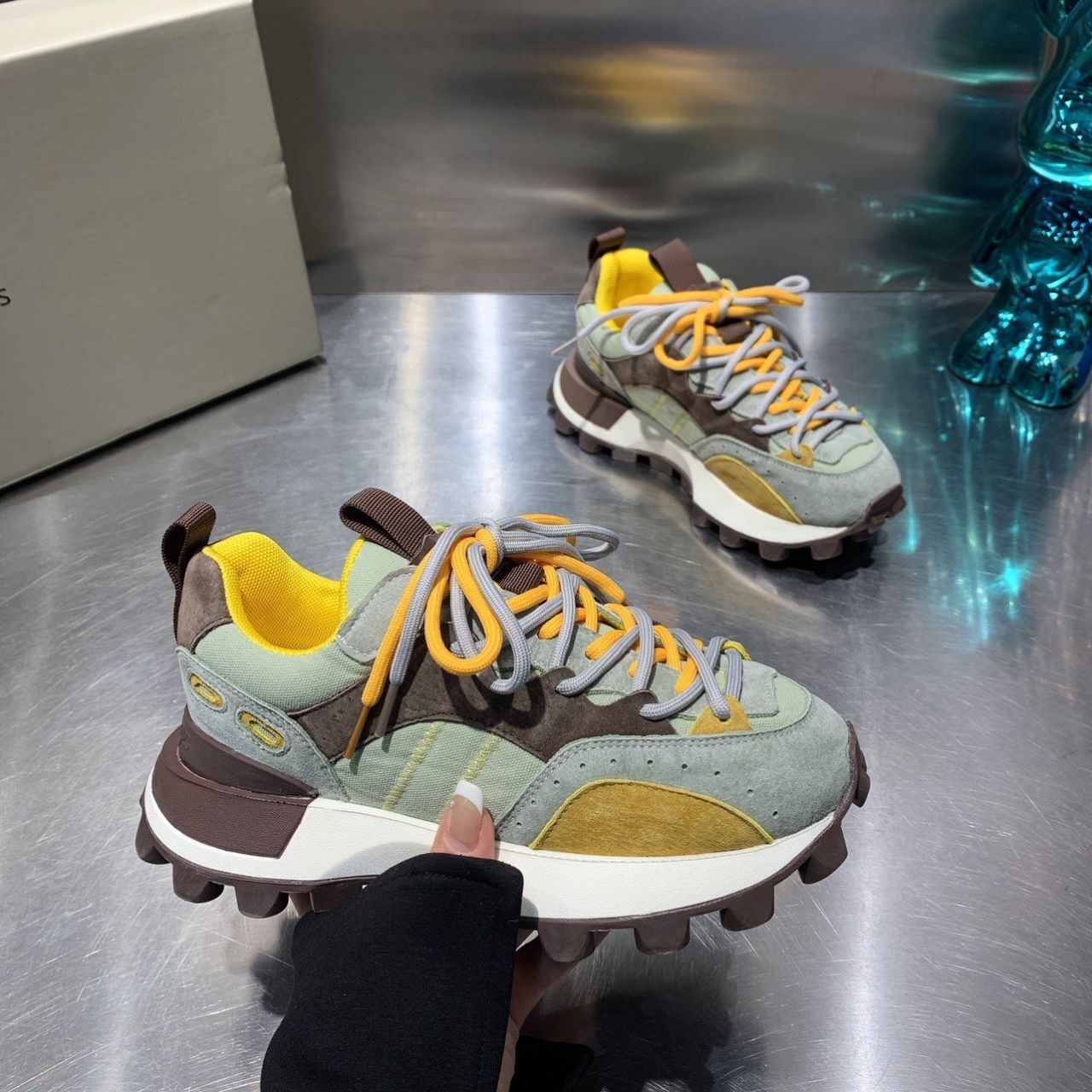 Color matching student leisure sneakers with thick bottom, orange and emerald green design, lace-up closure.