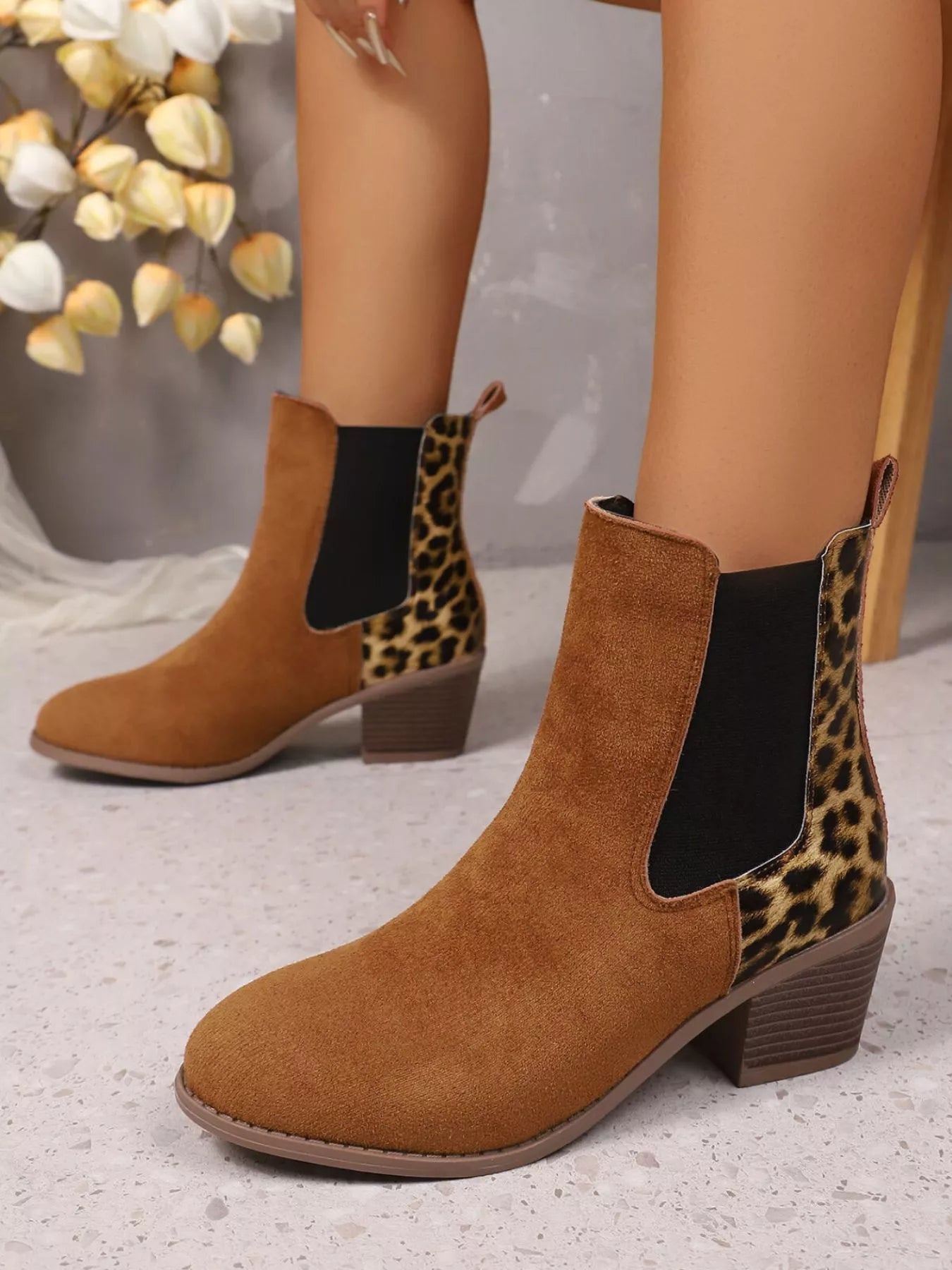 Leopard print Chelsea boots with block mid heel and brown suede front