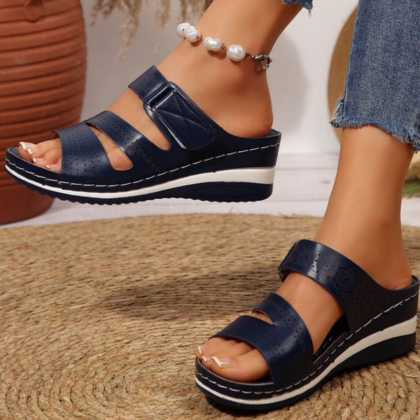 Plus-size women's wedgy slippers in blue, featuring a round toe design and PU upper material.