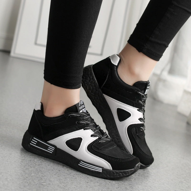 Women's sports shoes, black and white design, featuring cross straps and a sponge cake heel.