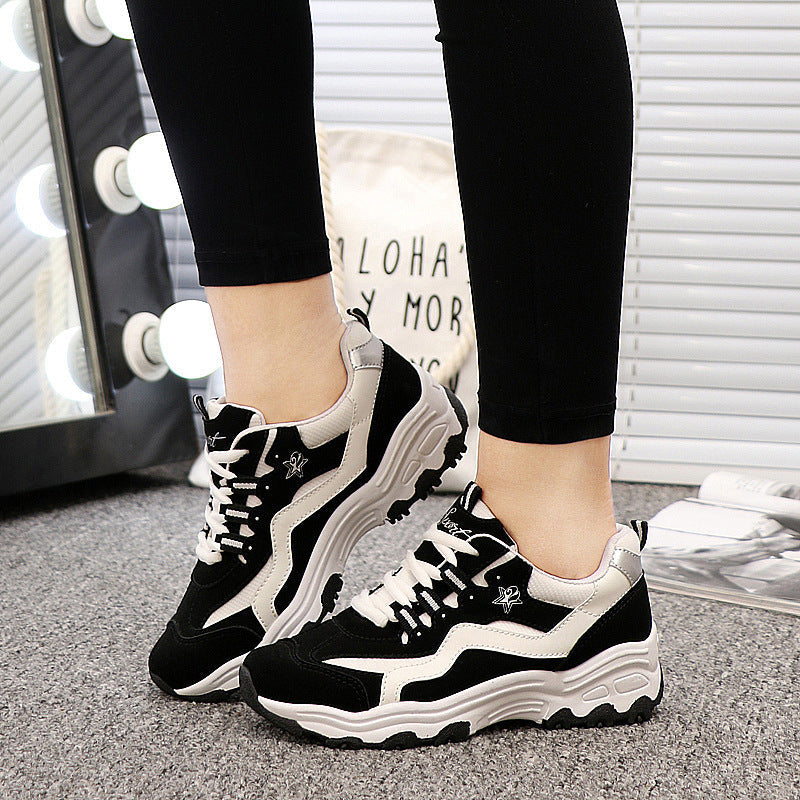 Spring new low-top platform casual sneakers for women in black, featuring mid heel and front lace-up design.