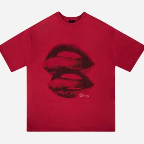 Fashion men's printed short sleeve top in red with lip design.