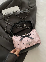 Small pink Bow Ruched Strap crossbody bag with chain and ruched handles made of PU leather and polyester