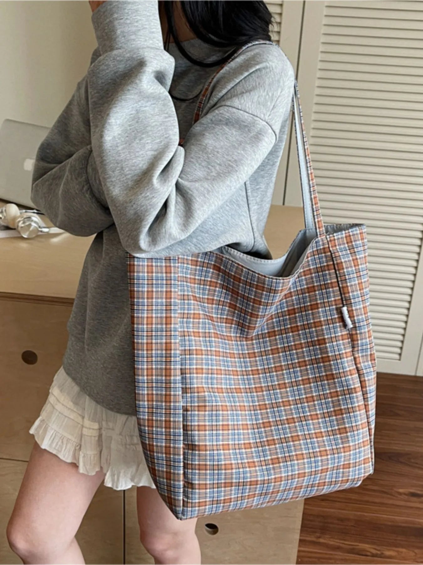 Large plaid pattern tote bag in canvas and polyester with long handles