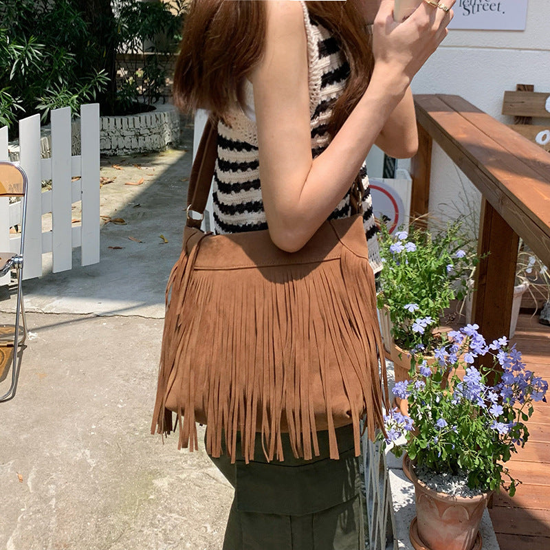 Dark brown tassel retro crossbody bag made of cotton and linen.