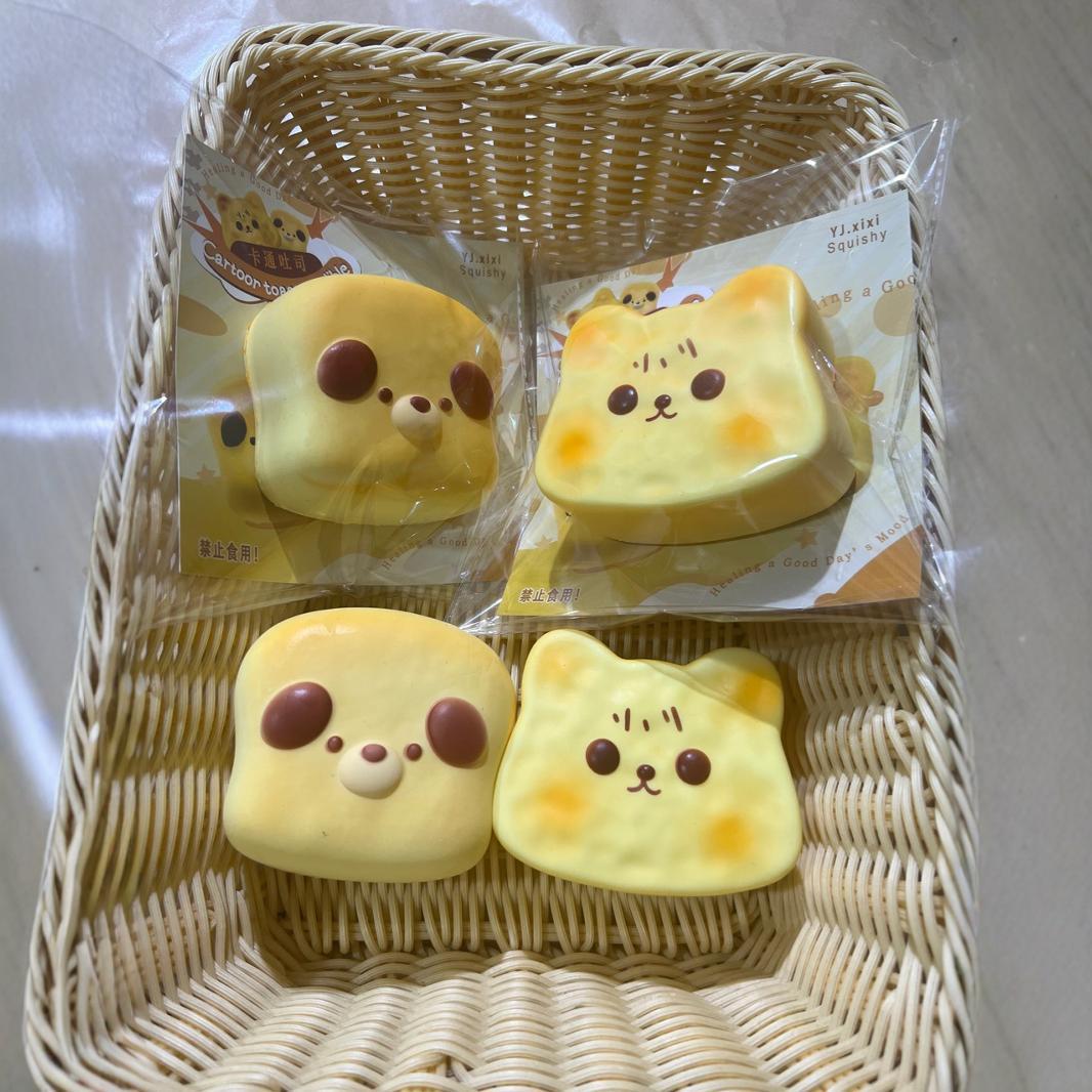 Cartoon puppy and kitten slow rebound squeezing toy in basket.