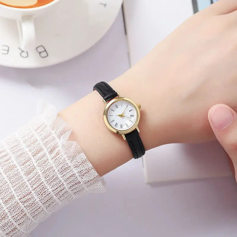 Women’s Simple And Compact Alloy Belt Watch