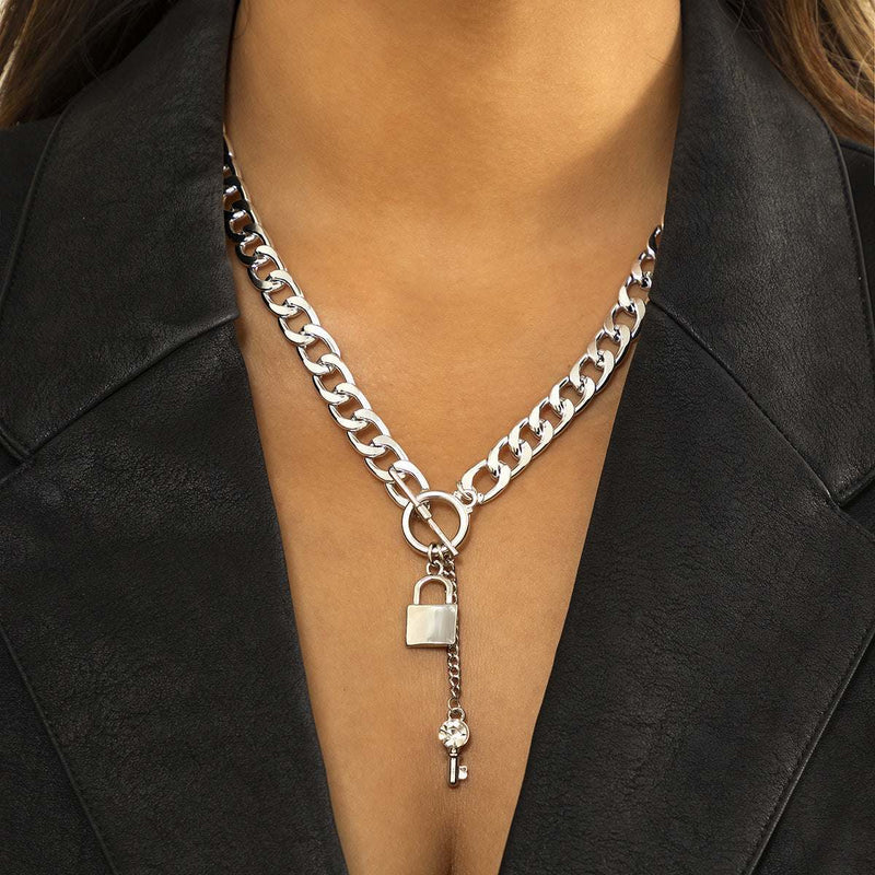 Thick Chain With Shiny Lock