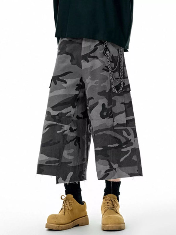 Men's camouflage capris shorts oversized style 100% cotton with chain accessory