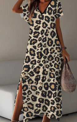 Short sleeve printed pocket dress with leopard pattern.
