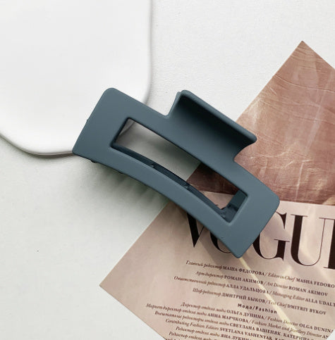 Women's Simple And Versatile Solid Color Grip Clip
